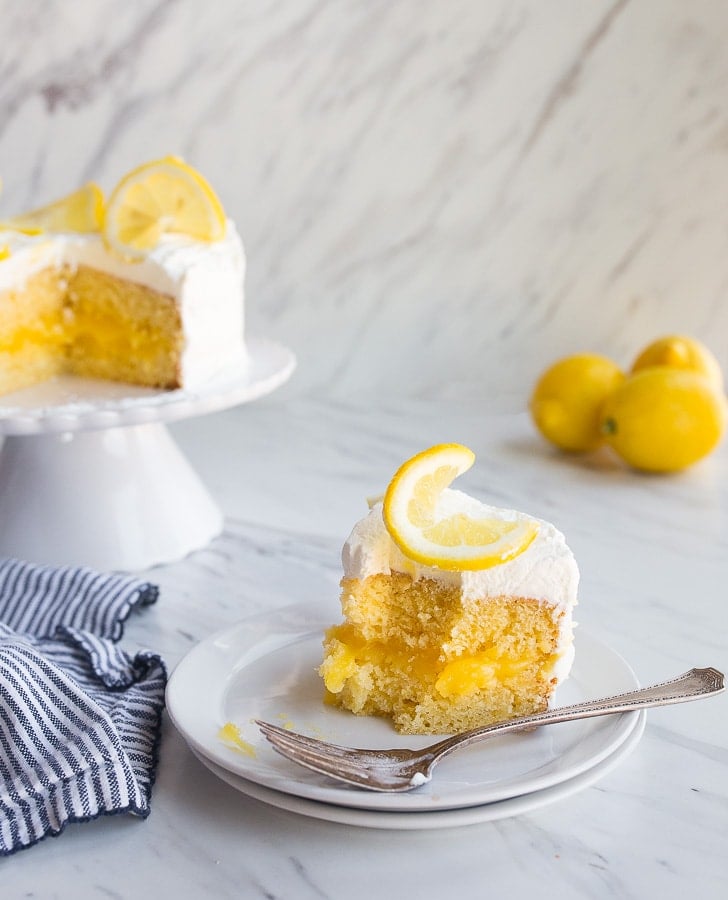 https://www.dessertfortwo.com/wp-content/uploads/2011/03/lemon-layer-cake-11.jpg