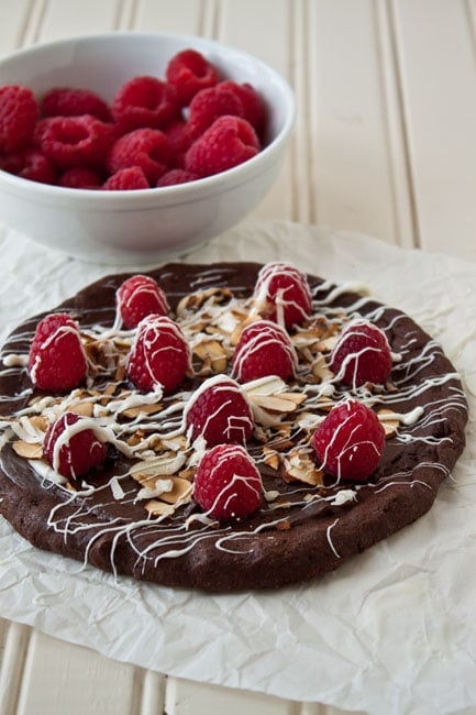 https://www.dessertfortwo.com/wp-content/uploads/2013/06/Double-Chocolate-Pizza-1.jpg