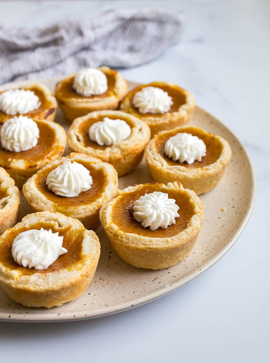 https://www.dessertfortwo.com/wp-content/uploads/2013/11/mini-pumpkin-pies-9.jpg