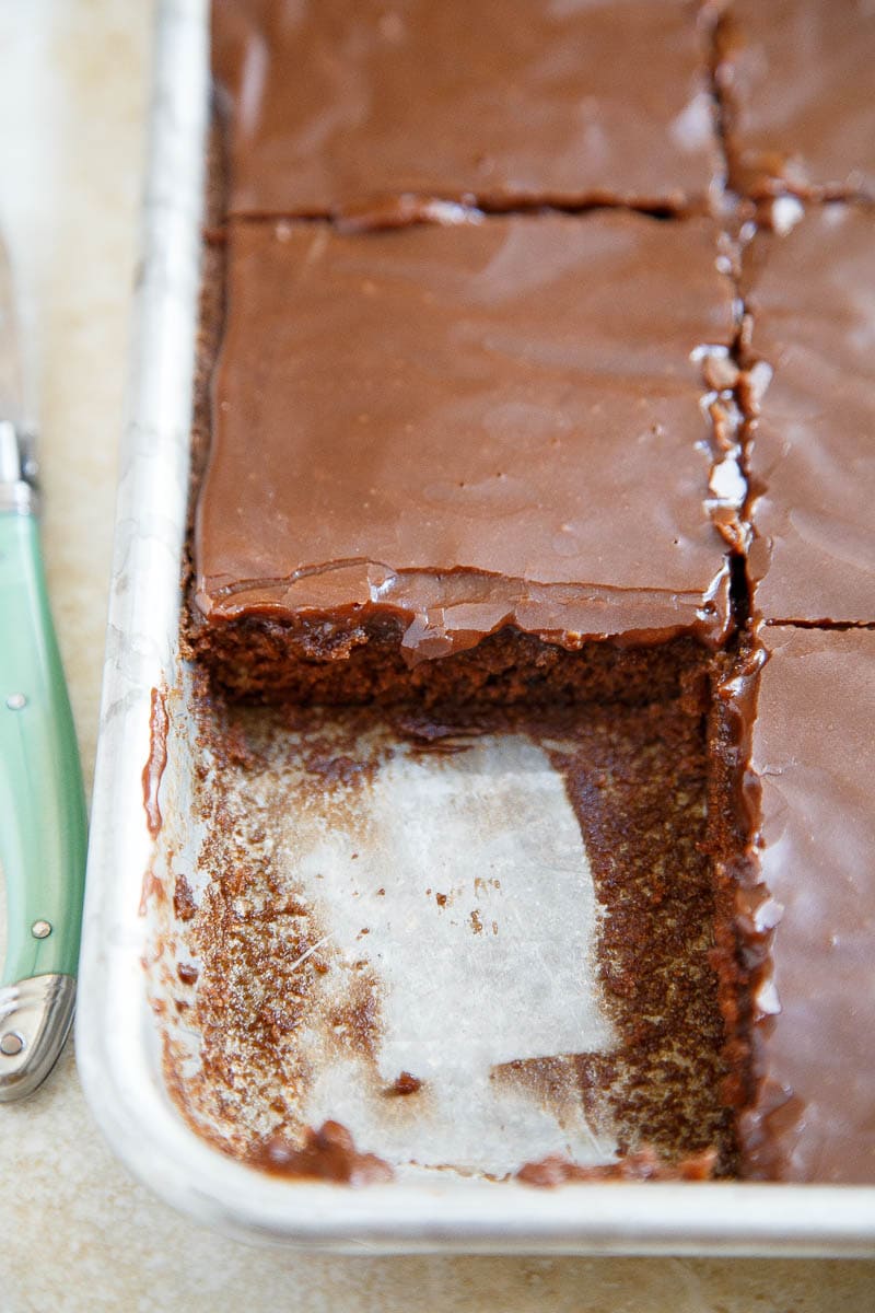 https://www.dessertfortwo.com/wp-content/uploads/2015/09/texas-chocolate-sheet-cake-recipe-4.jpg