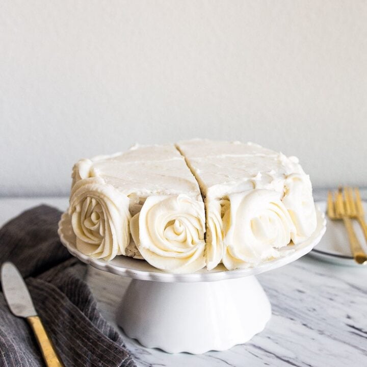 https://www.dessertfortwo.com/wp-content/uploads/2018/03/mini-vanilla-cake-recipe-720x720.jpg