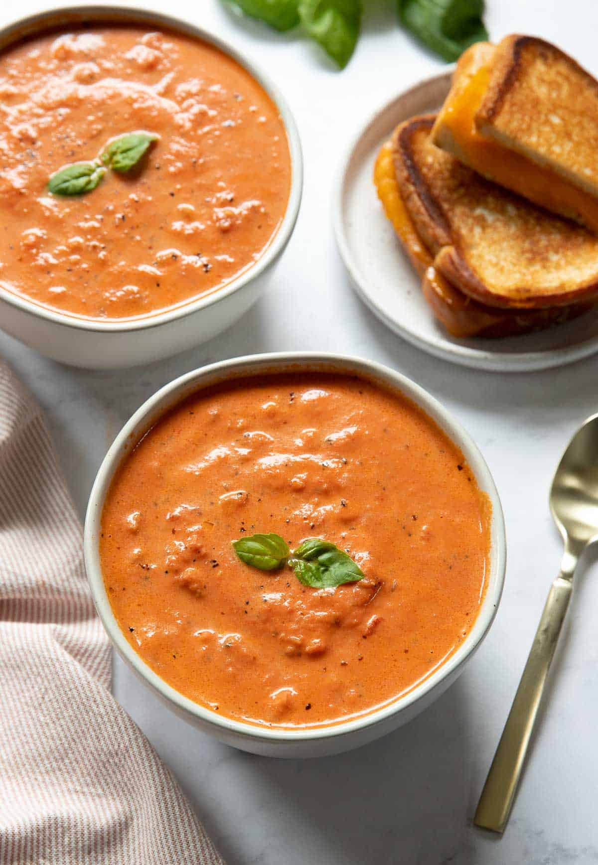 https://www.dessertfortwo.com/wp-content/uploads/2021/01/instant-pot-tomato-soup-10.jpg