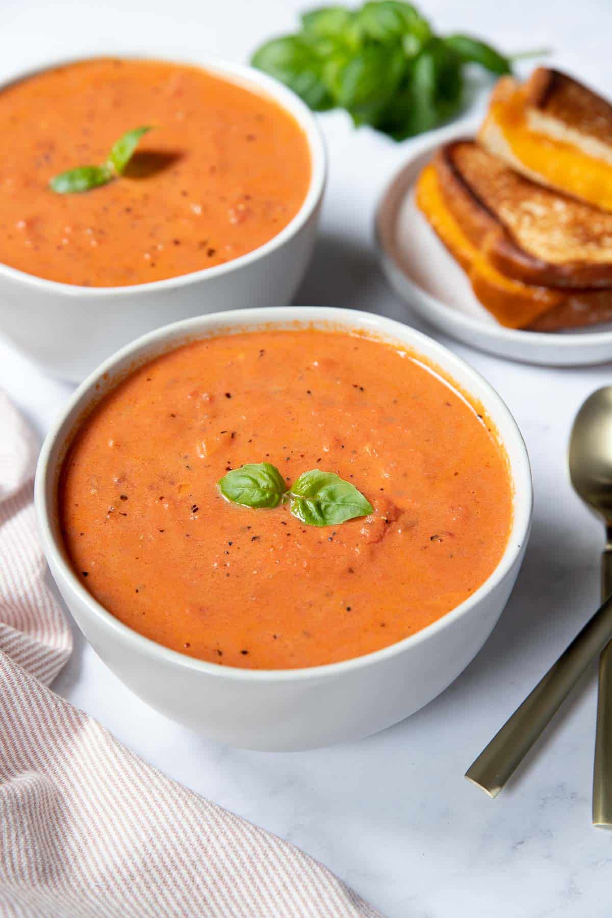 https://www.dessertfortwo.com/wp-content/uploads/2021/01/instant-pot-tomato-soup-9.jpg