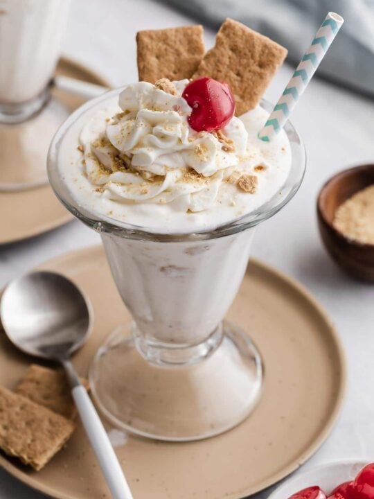 https://www.dessertfortwo.com/wp-content/uploads/2022/06/Cheesecake-Milkshakes-5-540x720.jpg