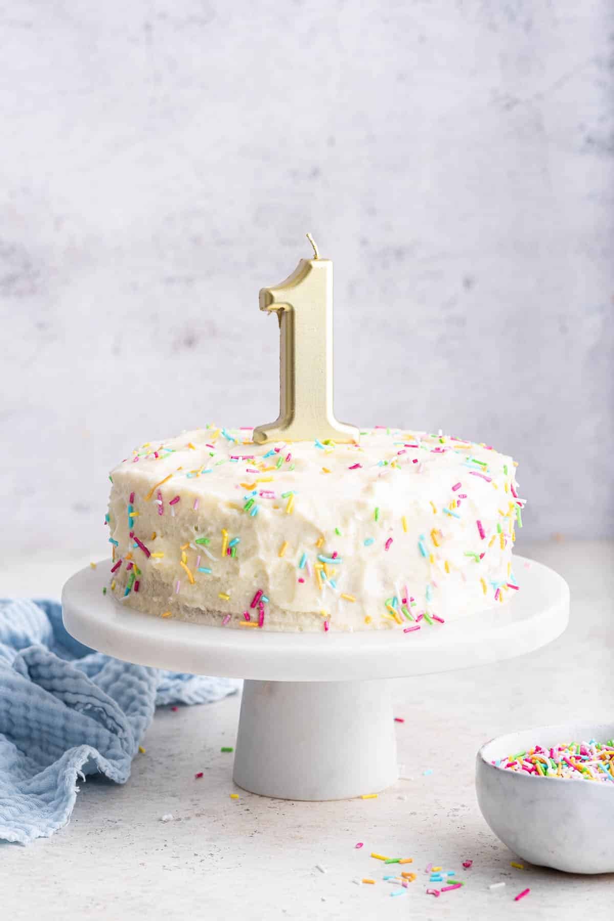 10 Simple Birthday Cake Ideas You Have To See  Mini cakes birthday, Cake,  Simple cake designs